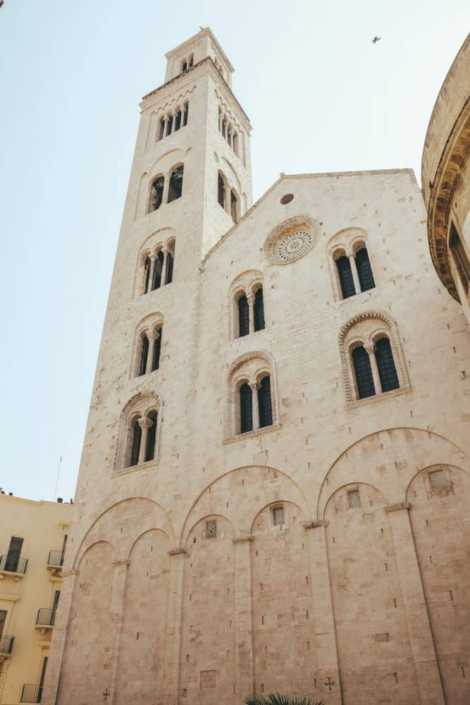 Solo woman traveling tips for Bari, Italy.