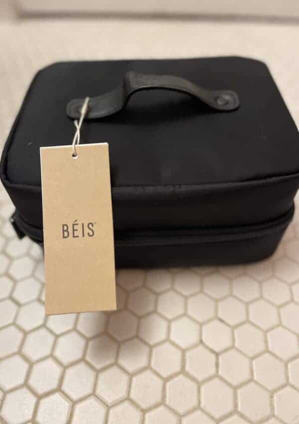 The Béis Hanging Cosmetic Case