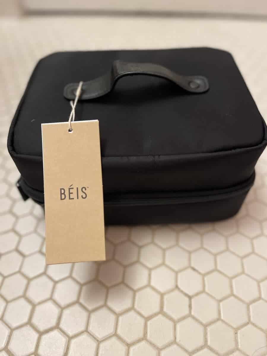 The Béis Hanging Cosmetic Case Review