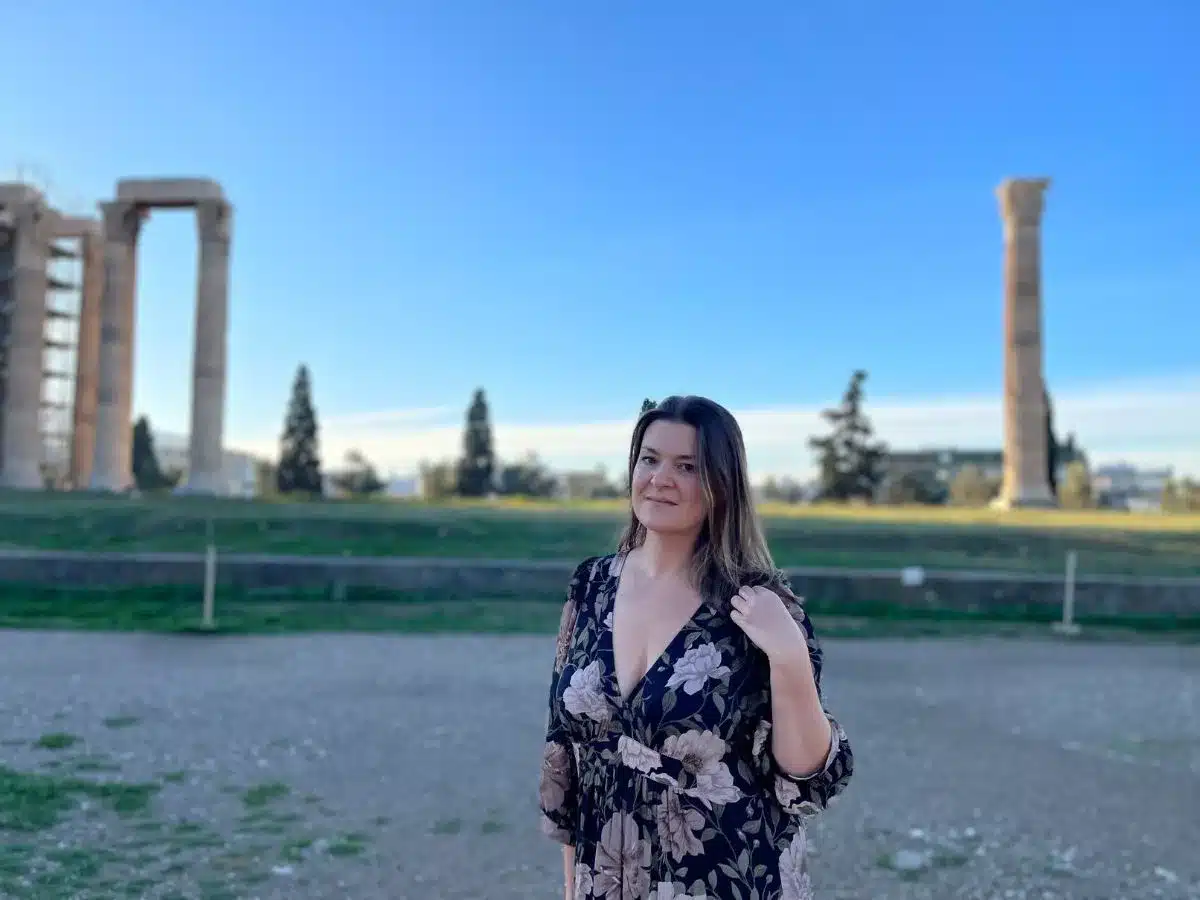 A solo woman in athens visiting the temple of Zeus
