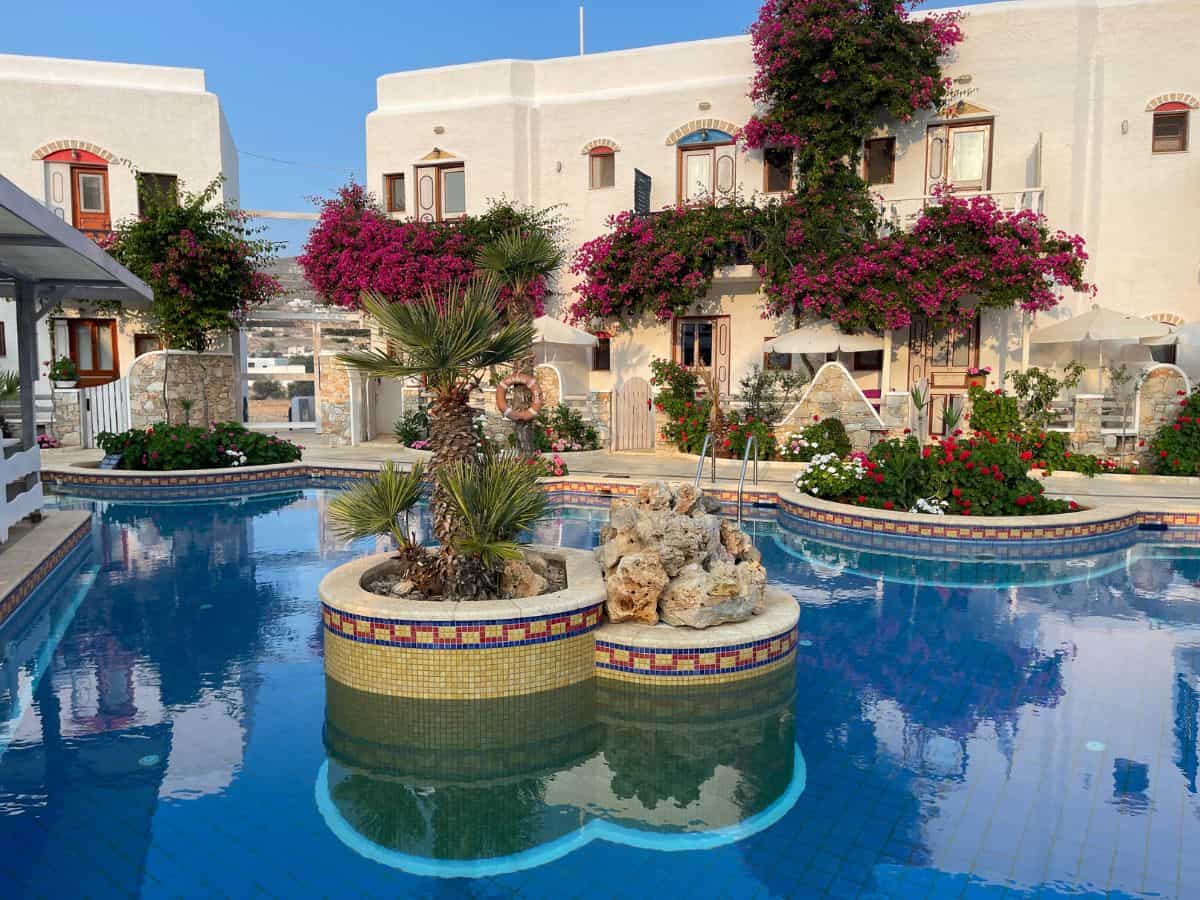 picture of the pool at the hotel in Folegandros.