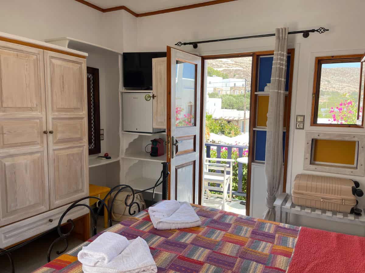 the interior of a hotel room in Folegandros