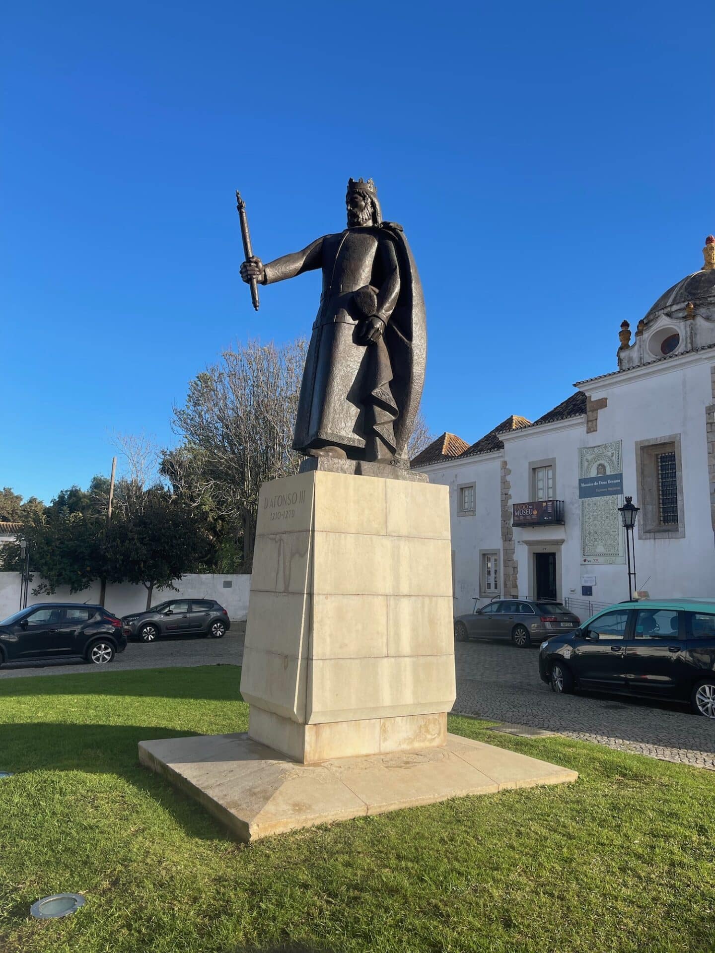 Statue in Faro