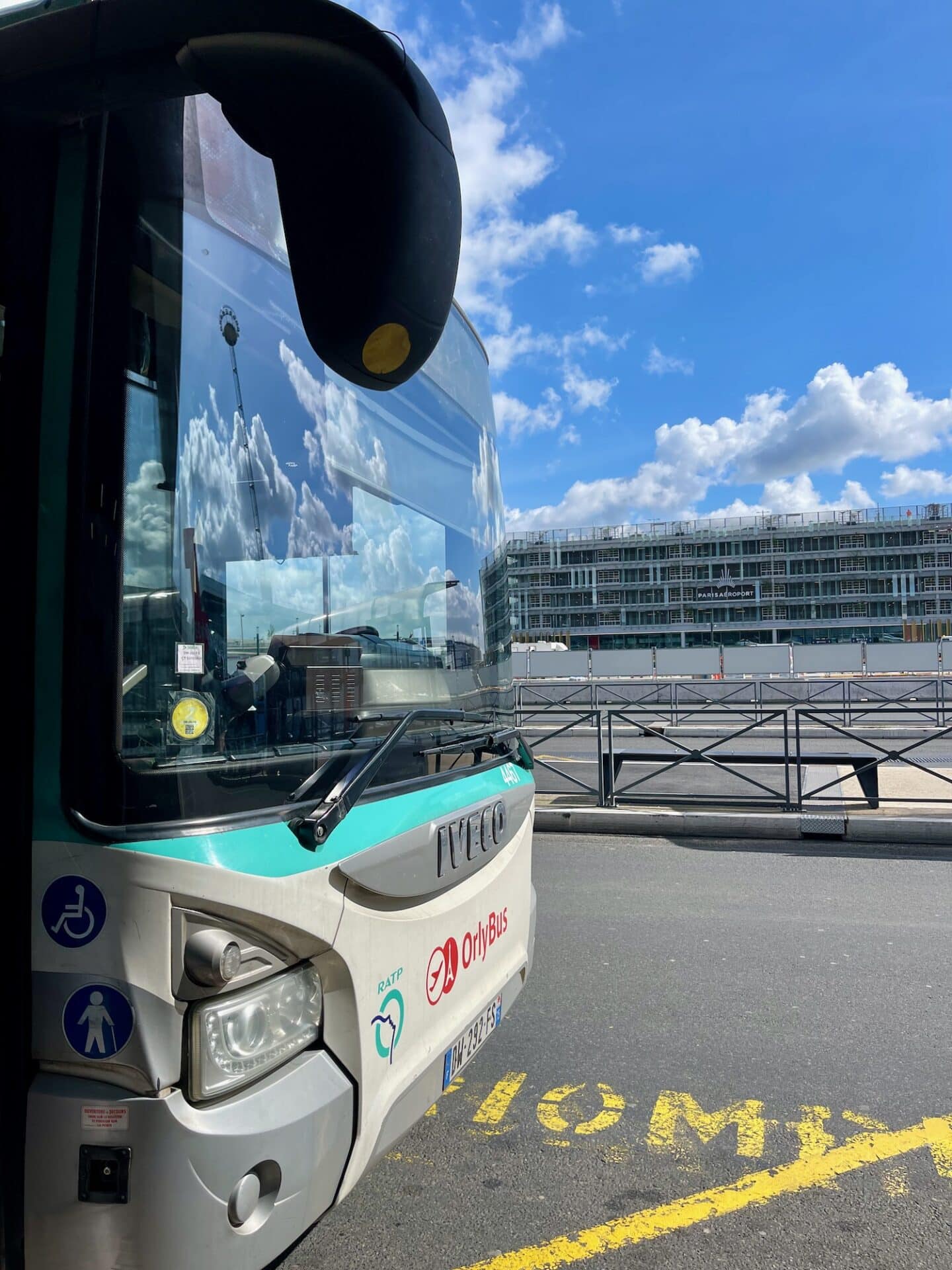Picture of bus that goes from Airport to Paris city center