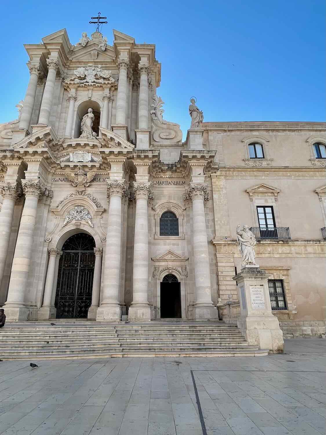 A straight on picture of the main Cathedral in Siracusa. 