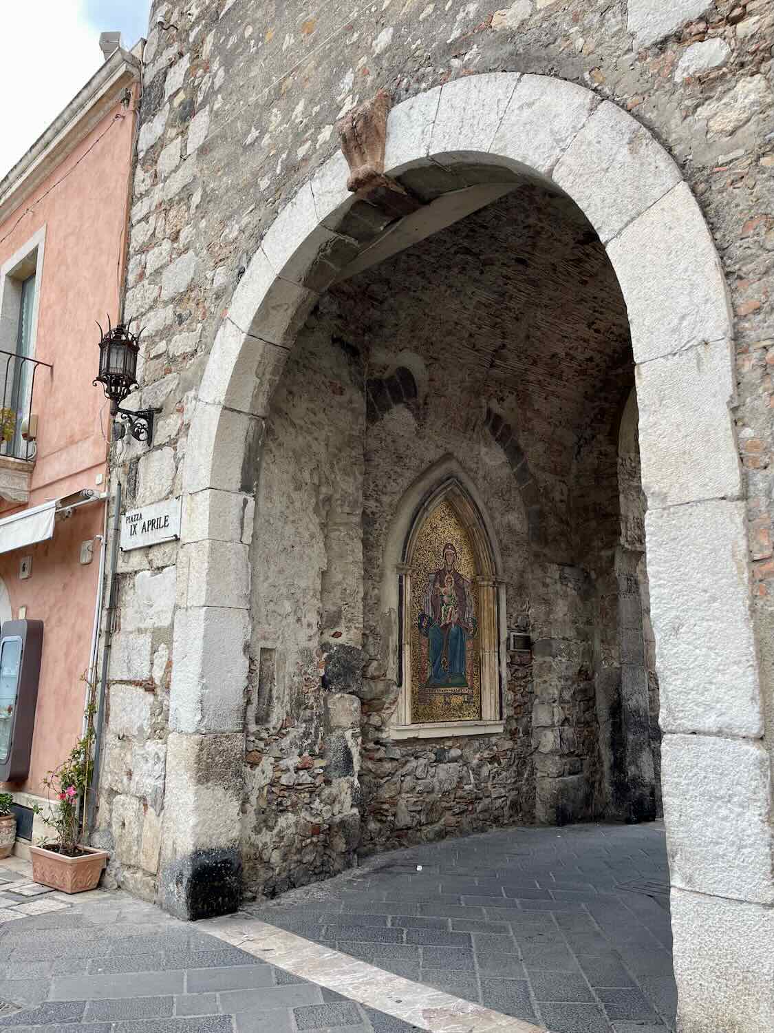 A close up of the Porta di Mezzo gate in Taormina