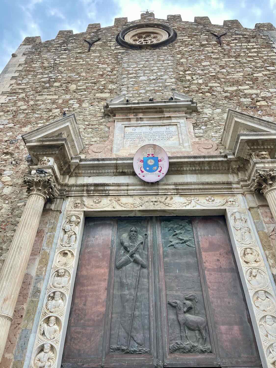 A picture of a historic church in Taormina. 