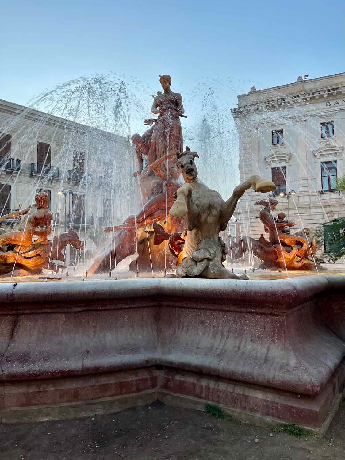 A close up of the fountain in Siracusa. 