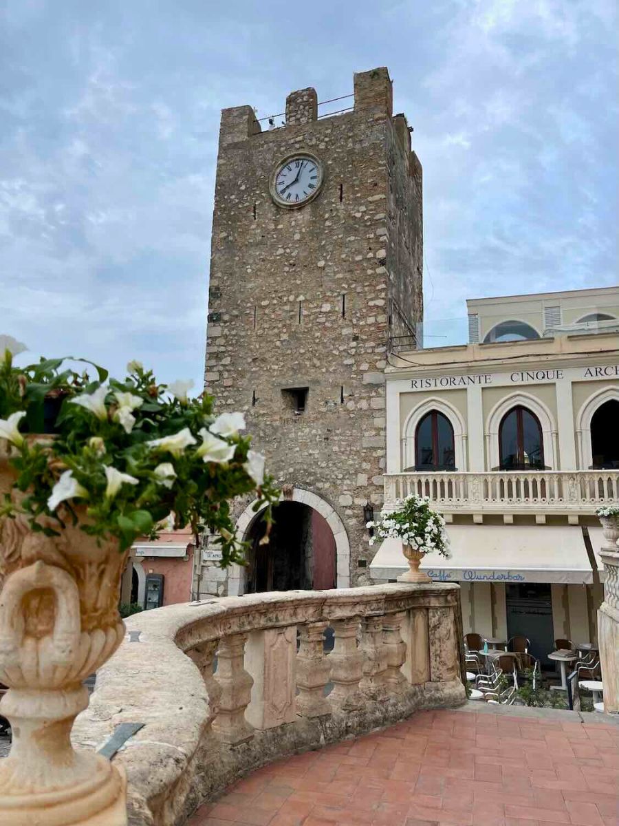 Clock Tower in Taormina, Sicily: The historic Torre dell'Orologio, or Clock Tower, stands prominently near Piazza IX Aprile. The adjacent Ristorante Cinque Archi and Caffè Wunderbar contribute to the charming ambiance of this popular tourist spot.
