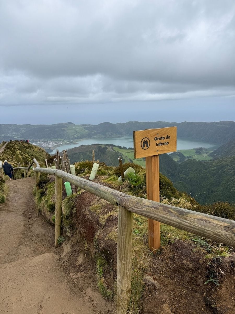 Viewpoint trail with sign &ldquo;Grota do Inferno&rdquo; overlooking Sete Cidades lakes in S&atilde;o Miguel, Azores under cloudy skies
